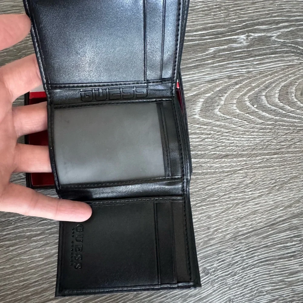 GUESS Black Leather Bifold Wallet with Metal Logo Plaque